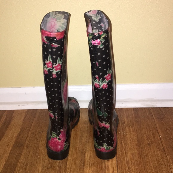 Rose and Polkadot Capelli Size 8 Rain boots - Picture 3 of 3